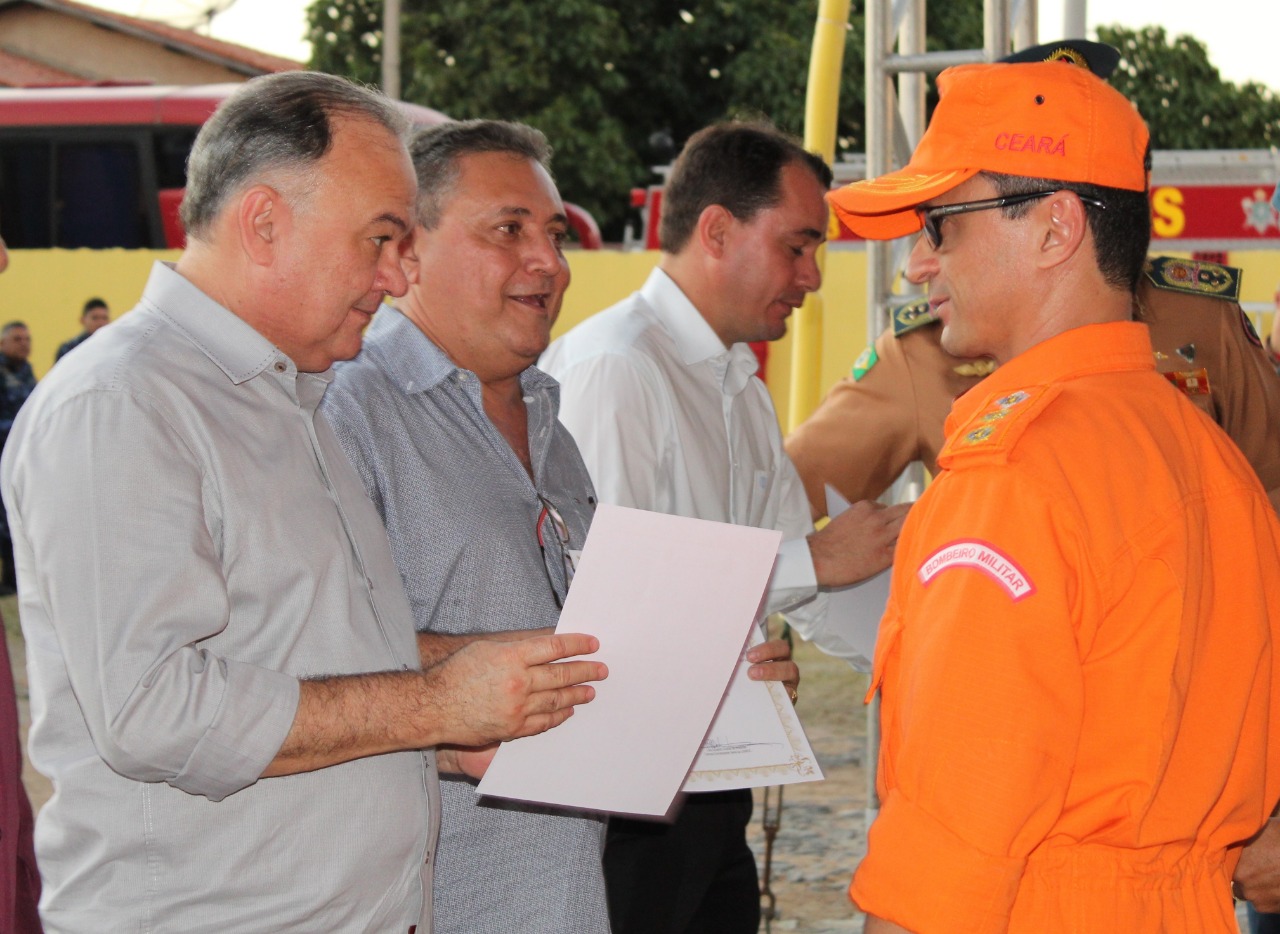 Presidente da CDL homenageado pelo Corpo de Bombeiros