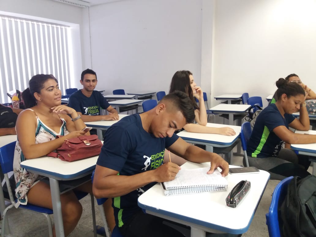 Vendedor de brigadeiro agora é acadêmico de Educação Física