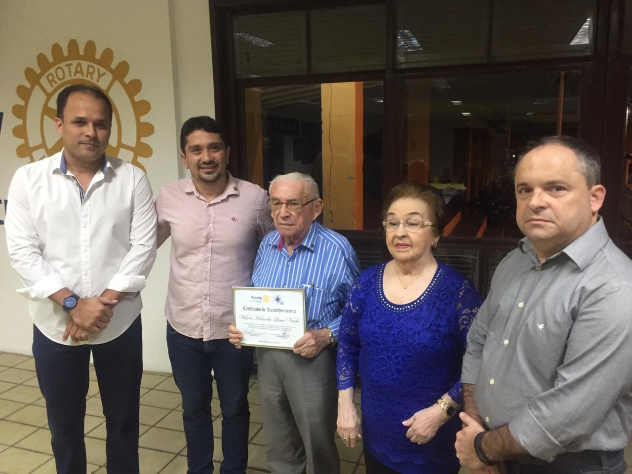 Rotary homenageia escritor e corretora de imóveis