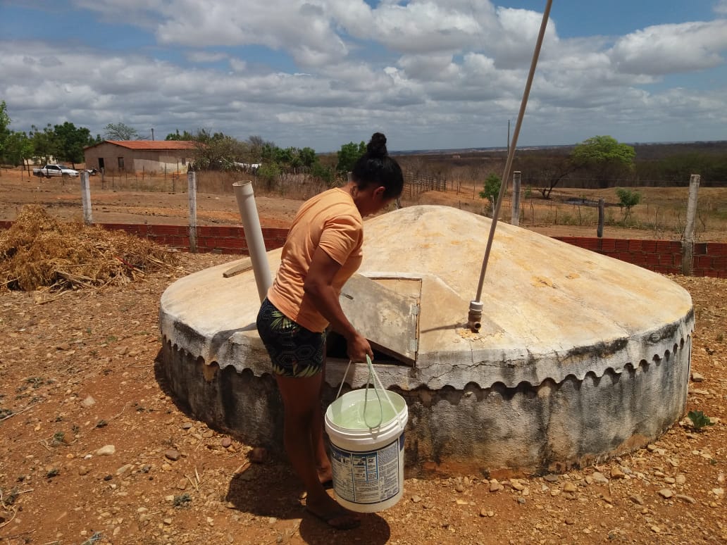 Famílias do sítio Carrapicho sofrem com escassez hídrica