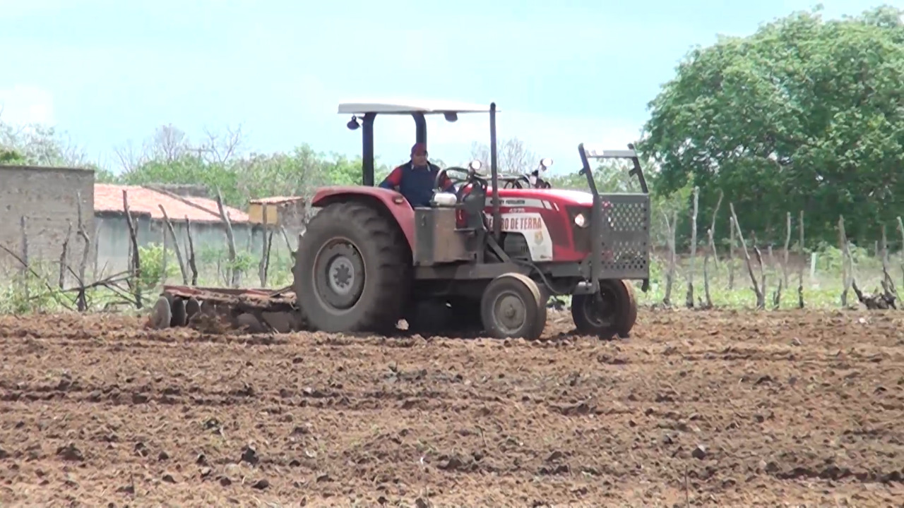 Secretaria de Agricultura inicia preparo de terras