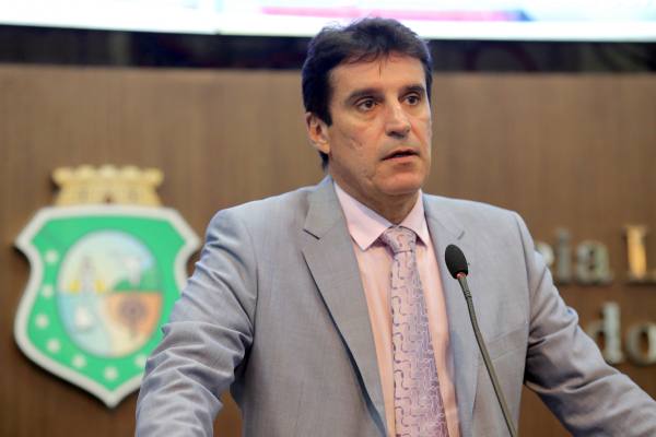 Em meio a anúncio de pré-candidatura deputado comunica saída do MDB