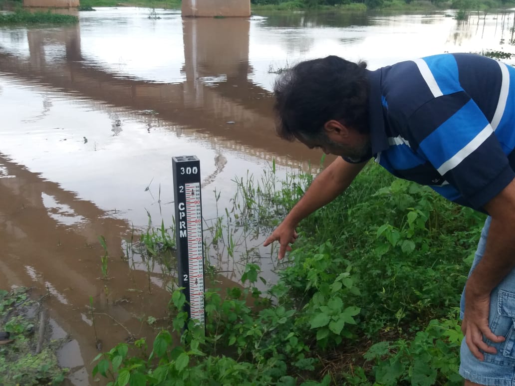 Rio Jaguaribe alcança 2m de volume