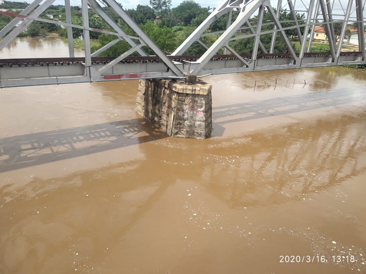 Rio Jaguaribe ultrapassa 4m de profundidade no trecho em Iguatu