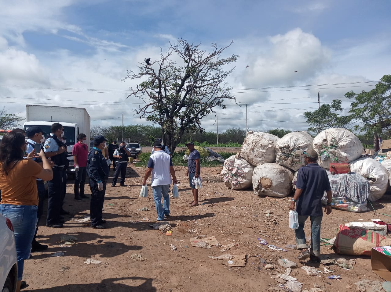 Comunidades carentes de Iguatu recebem orientações e kits prevenção ao coronavírus