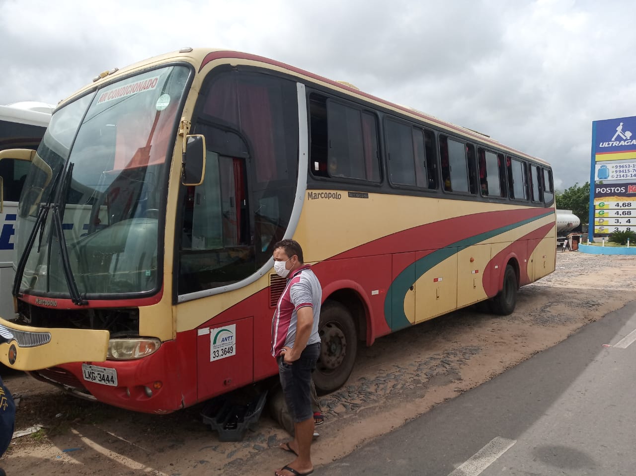 Ônibus com 38 pessoas é interceptado por órgãos de saúde e segurança em Iguatu