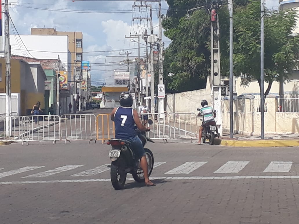 Centro de Iguatu tem acesso limitado para evitar aglomerações