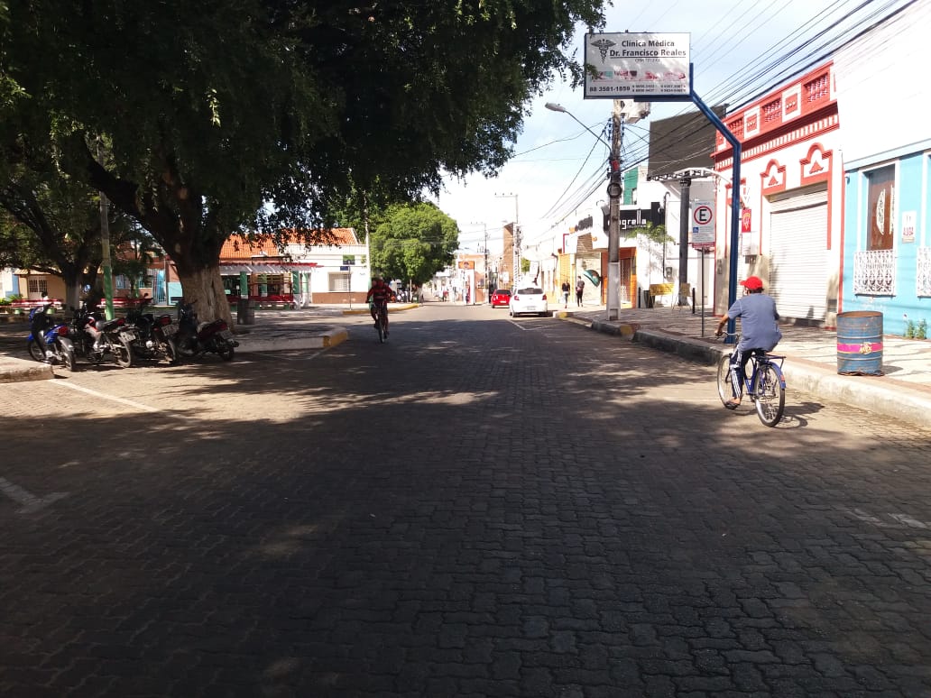 Prefeitura endurece medidas de prevenção e fecha ruas do centro comercial