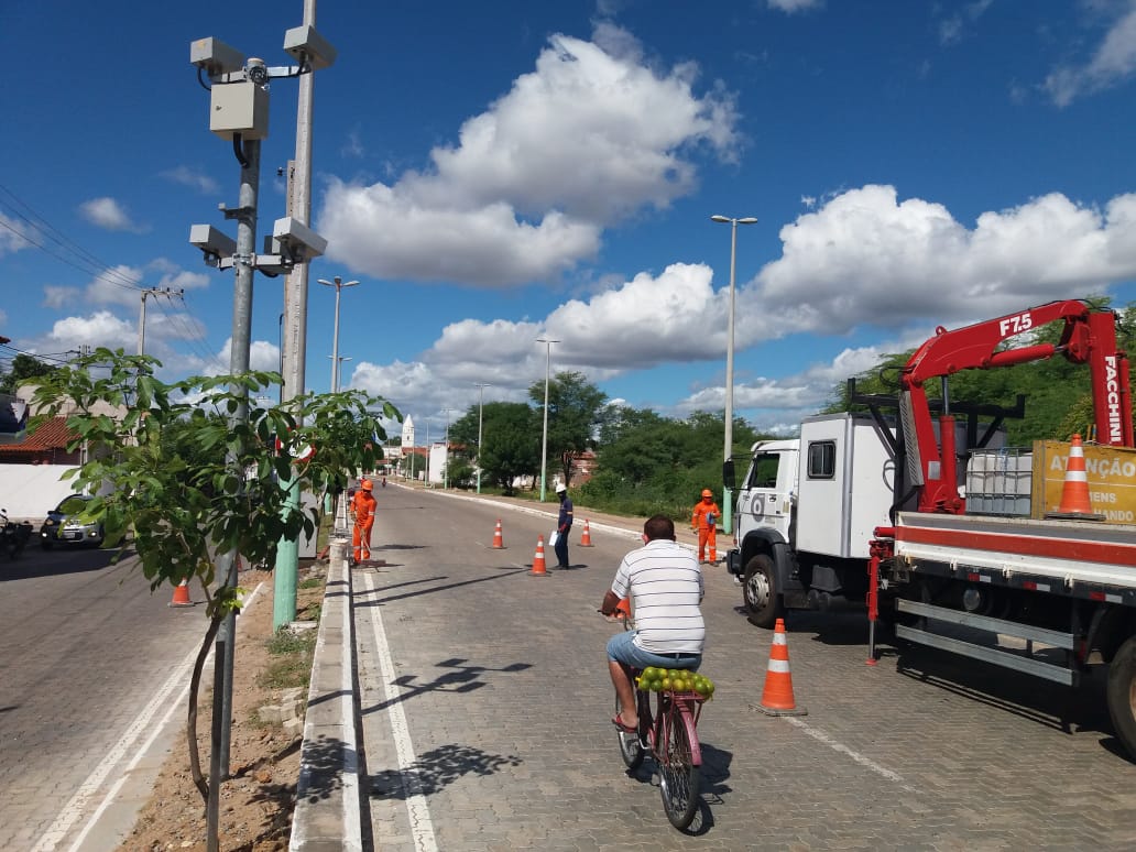 Avenida Fransquinha Dantas recebe limitadores de velocidade