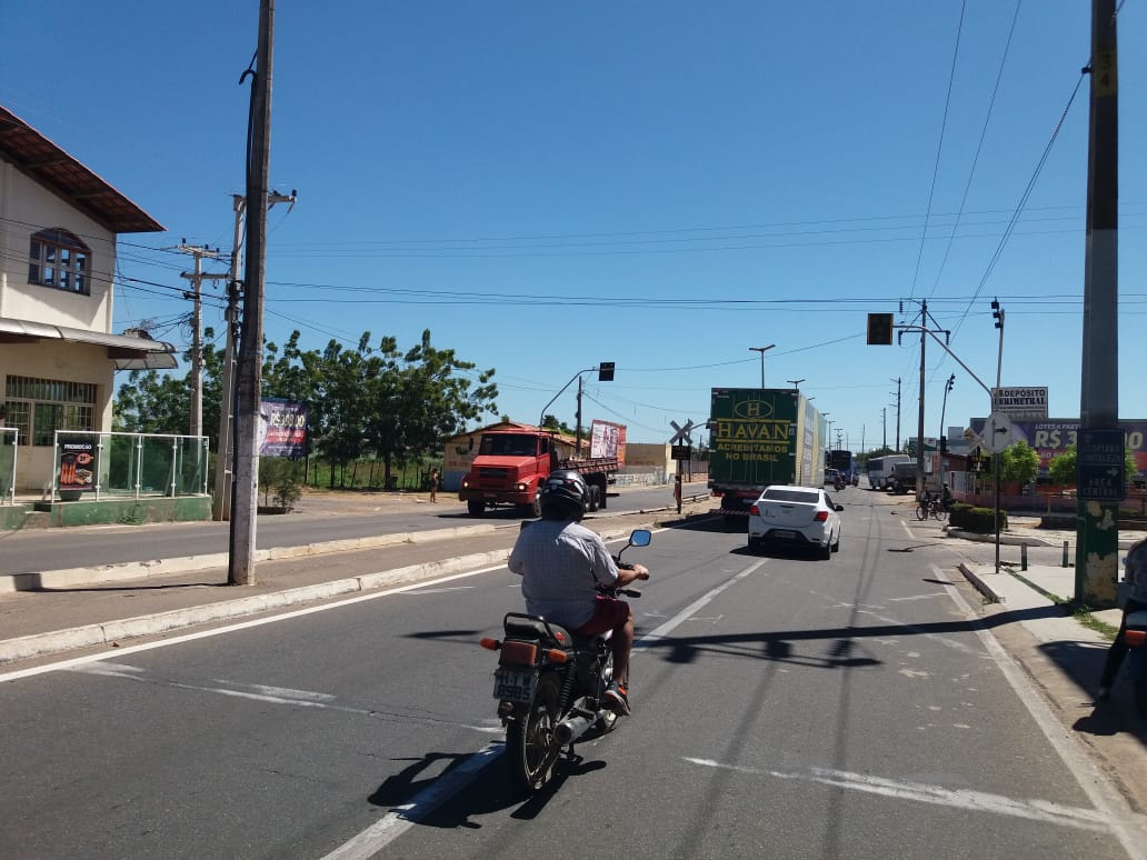 Avenida Dr. Carlos Roberto Costa recebe mais um sistema de semáforo