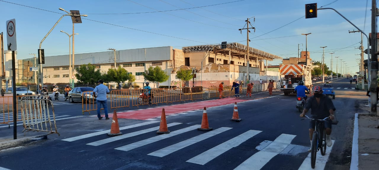 Abertura na Avenida Perimetral para facilitar acesso ao centro comercial