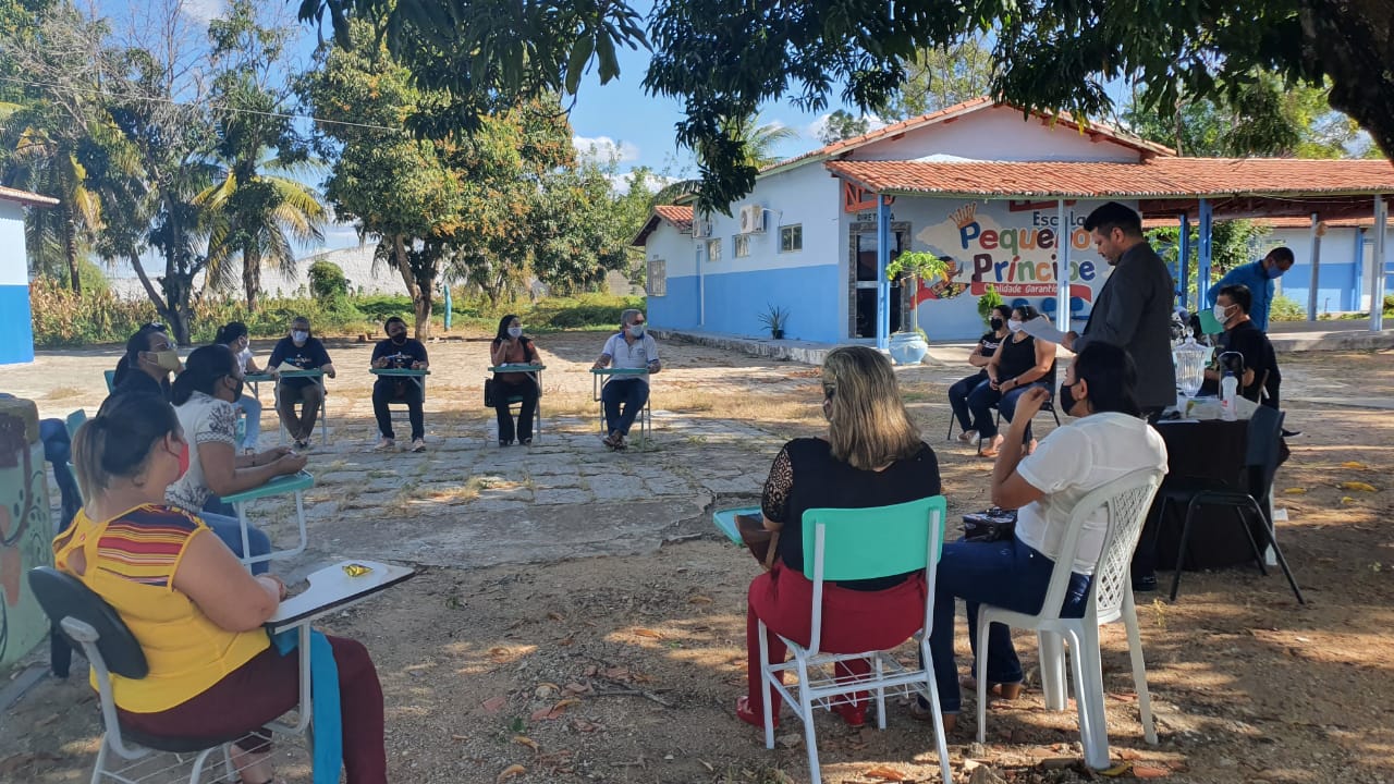 Escolas se unem em associação vislumbrando retomada