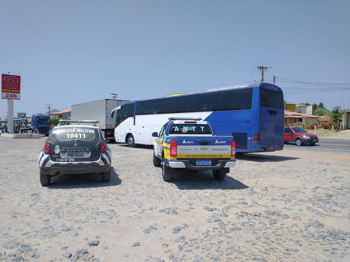 Dois ônibus clandestinos são apreendidos pela ANTT em Iguatu e Saboeiro