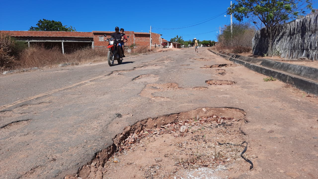 Moradores cobram recuperação da Rodovia Manoel Matias Costa