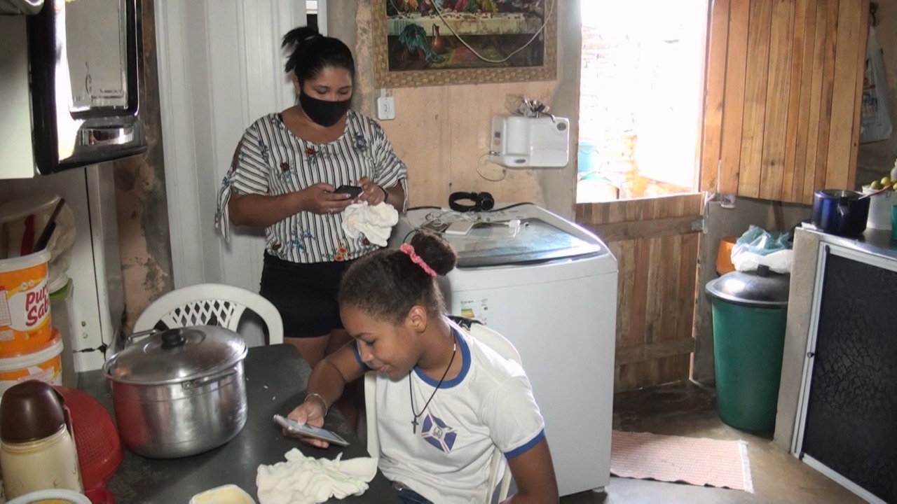 Famílias carentes têm dificuldade de manter isolamento em casa