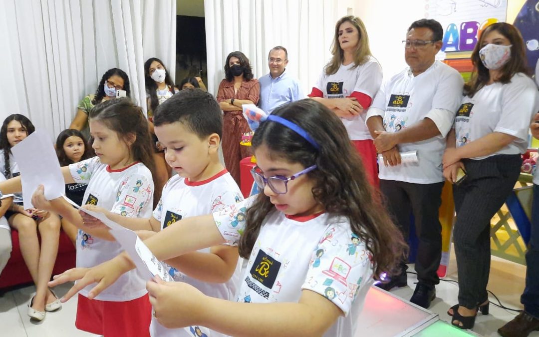 Escolas organizam festas para alunos e professores matarem a saudade durante pandemia