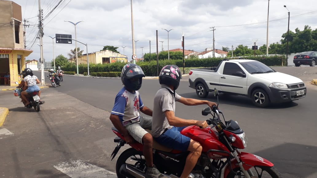 Usuário reclama sinalização precária e abuso no trânsito em cruzamento