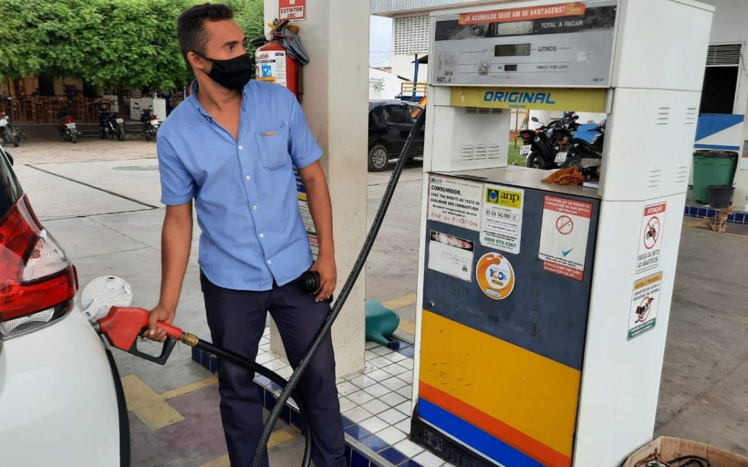 Consumidores reclamam de mais um reajuste no preço da gasolina