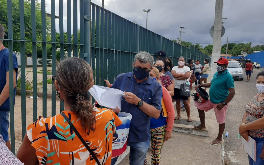 Em Iguatu, pais buscam garantir matrícula nas escolas do estado