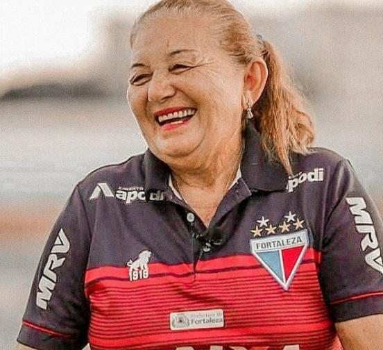 Toinha, funcionária-símbolo do Fortaleza, celebra 50 anos de trabalho e amor ao Leão do Pici