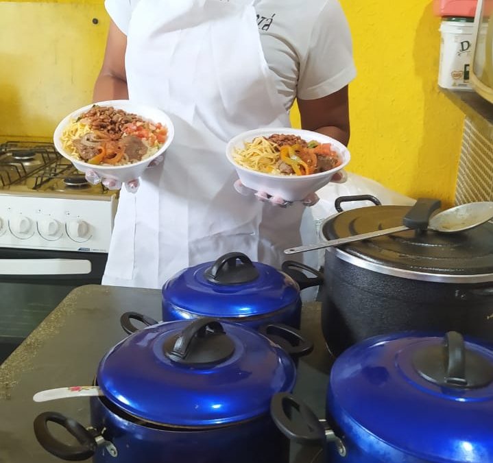 Comida pronta muda vida de auxiliar de consultório dentário