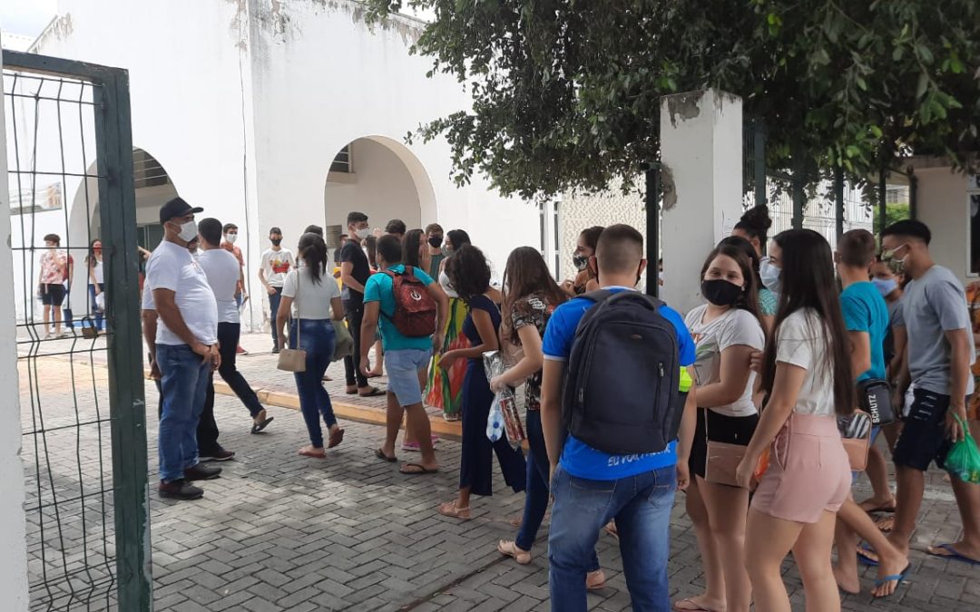 Com mais de 3 mil inscritos, ENEM transcorre sem incidentes em Iguatu; alunos comentam tema da redação