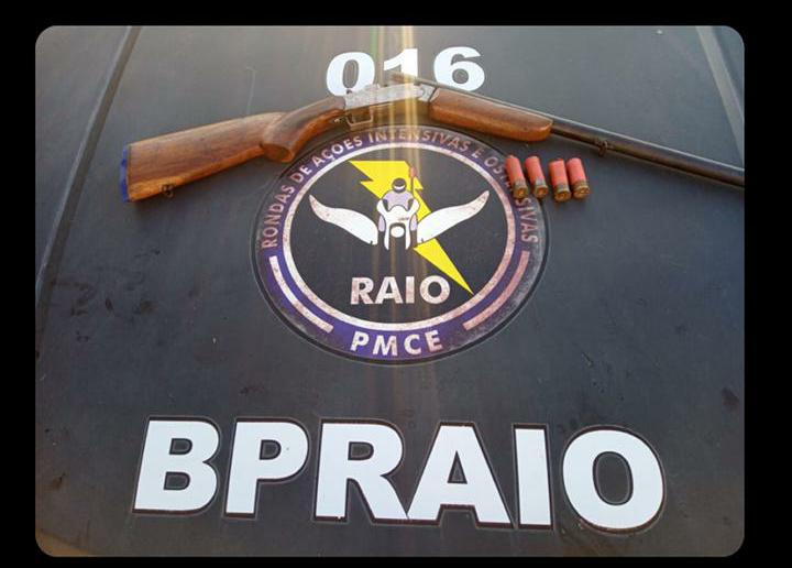 Em Iguatu polícia apreende armas de fogo; uma delas foi encontrada enterrada