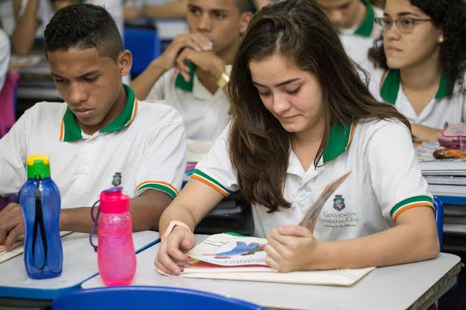 Justiça concede retorno das aulas presenciais do ensino médio no Ceará; sindicato Apeoc pretende recorrer