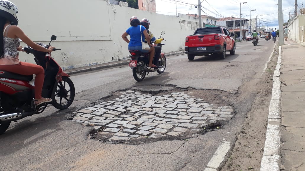 Usuários reclamam de malha urbana ‘esburacada’