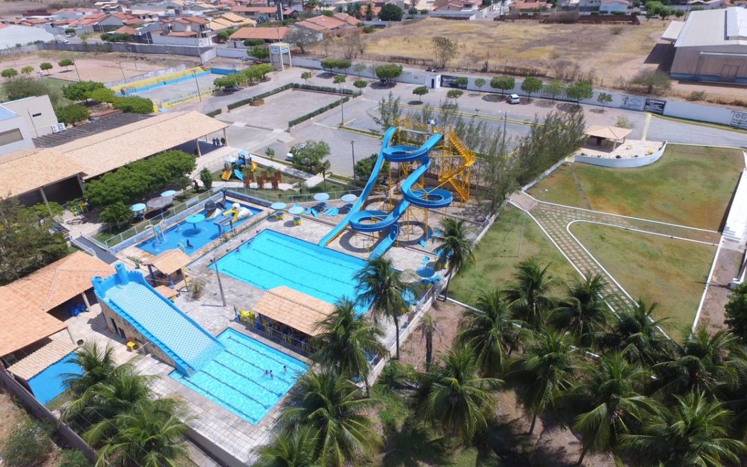 Balneários, bares e clubes voltam a funcionar com até 50% do público