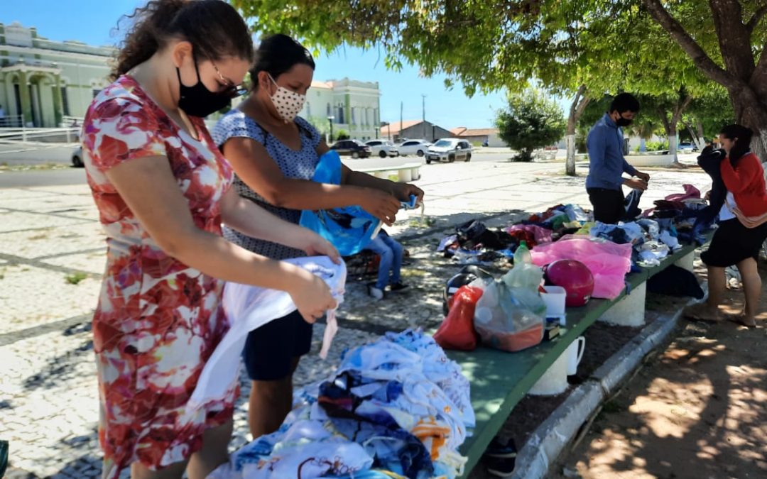 Bazar ajuda ações de igreja da Vila Neuma