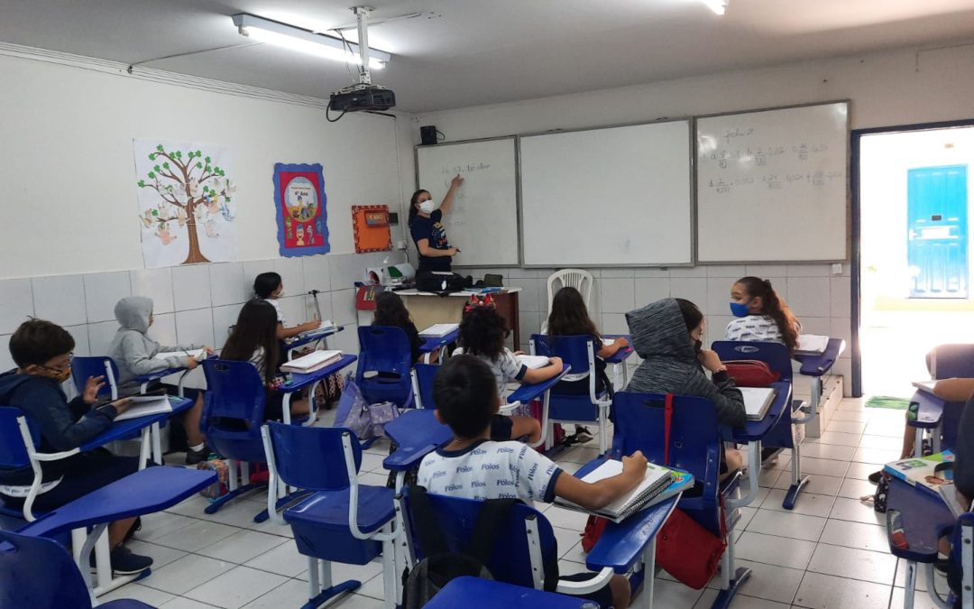 Escolas já podem receber alunos com 100% da capacidade