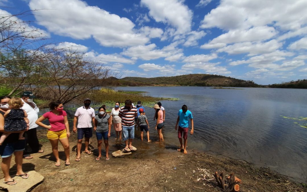 Moradores vivem impasse da liberação de água do reservatório que abastece a comunidade