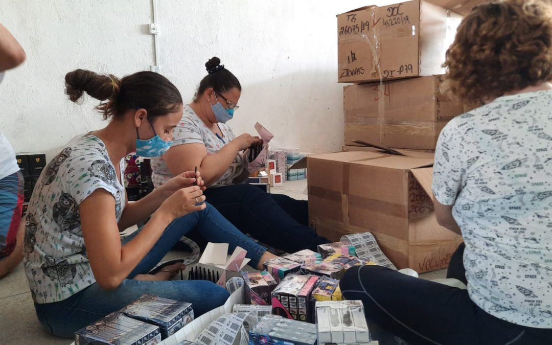 Apae realiza bazar com produtos doados pela Receita Federal