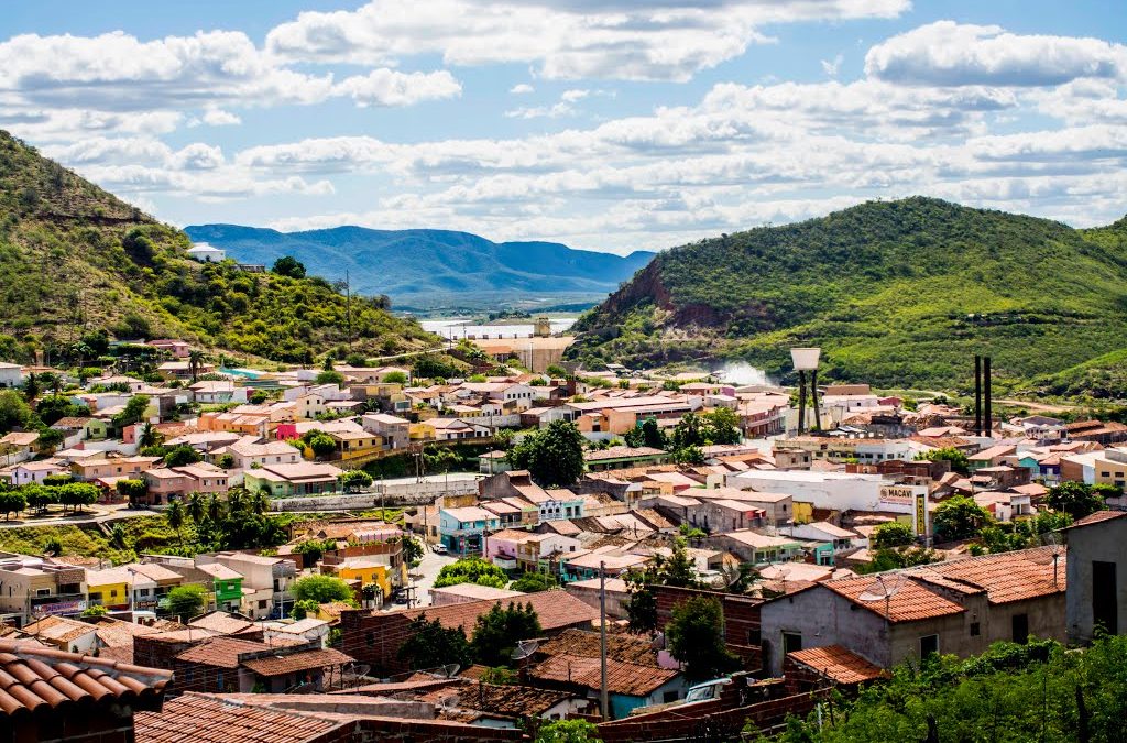 Adolescente que matou irmão em Orós ainda não se apresentou