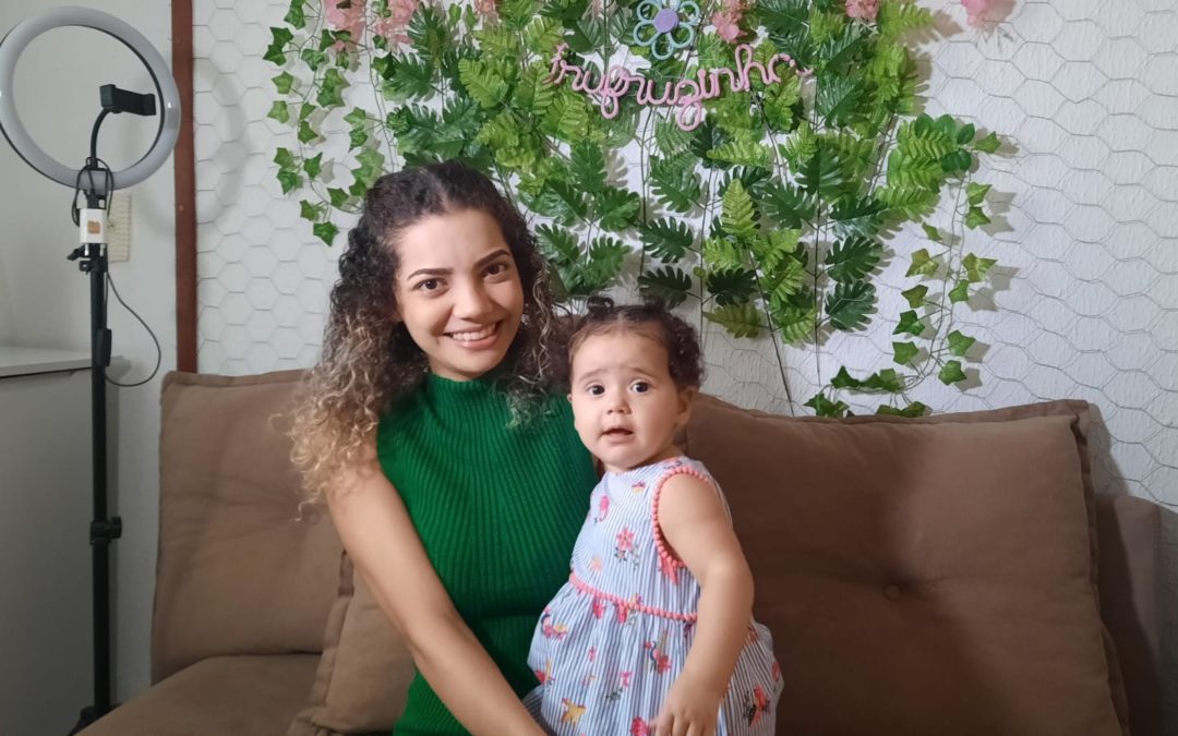 Nascimento da primeira filha incentivou jovem a criar marca de roupa infantil