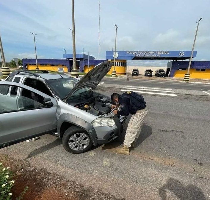 PRF apreende na BR-116 carro roubado na Bahia