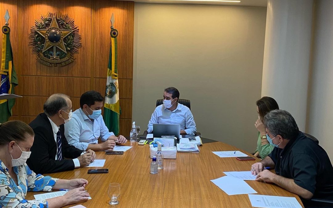 Aliados do governador Camilo Santana articulam filiação em bloco para buscar vaga para deputado