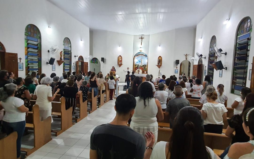 Devotos festejam Nossa Senhora de Fátima