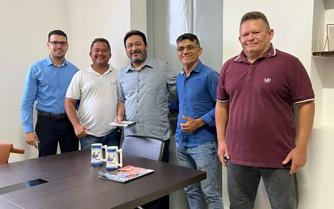 Rotary firma parceria com a FASC para oferta de bolsas universitárias