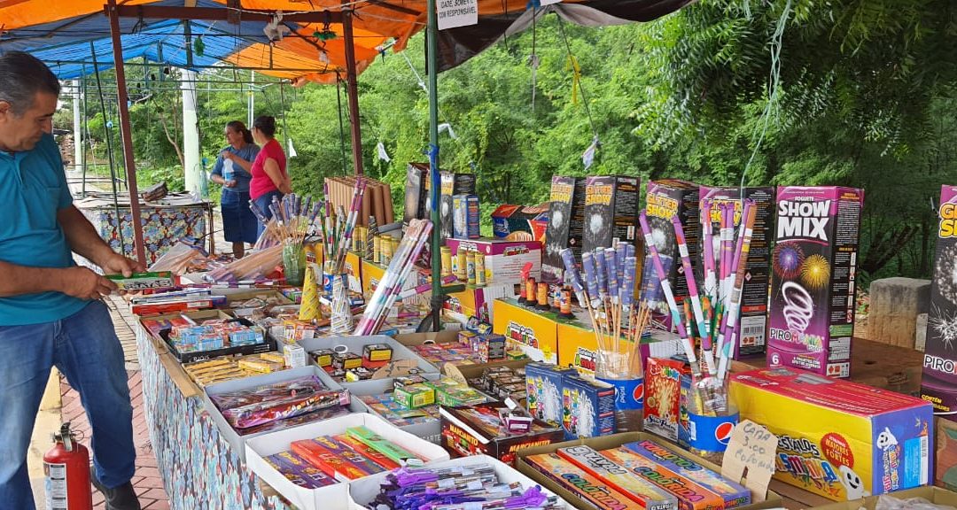 Comerciantes otimistas com venda de fogos após retomada das festas juninas