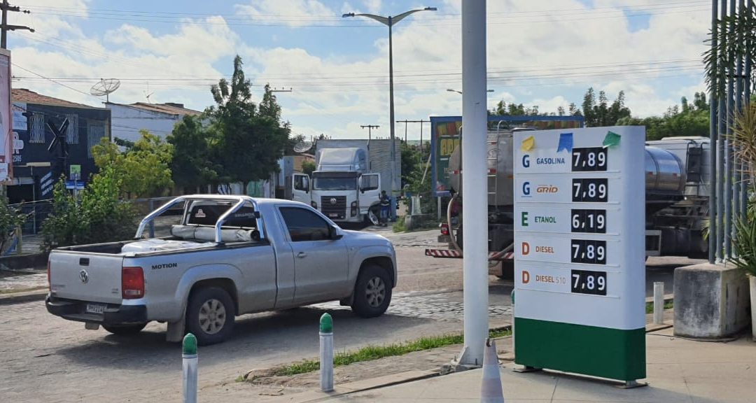 Consumidores reclamam de reajustes do preço da gasolina