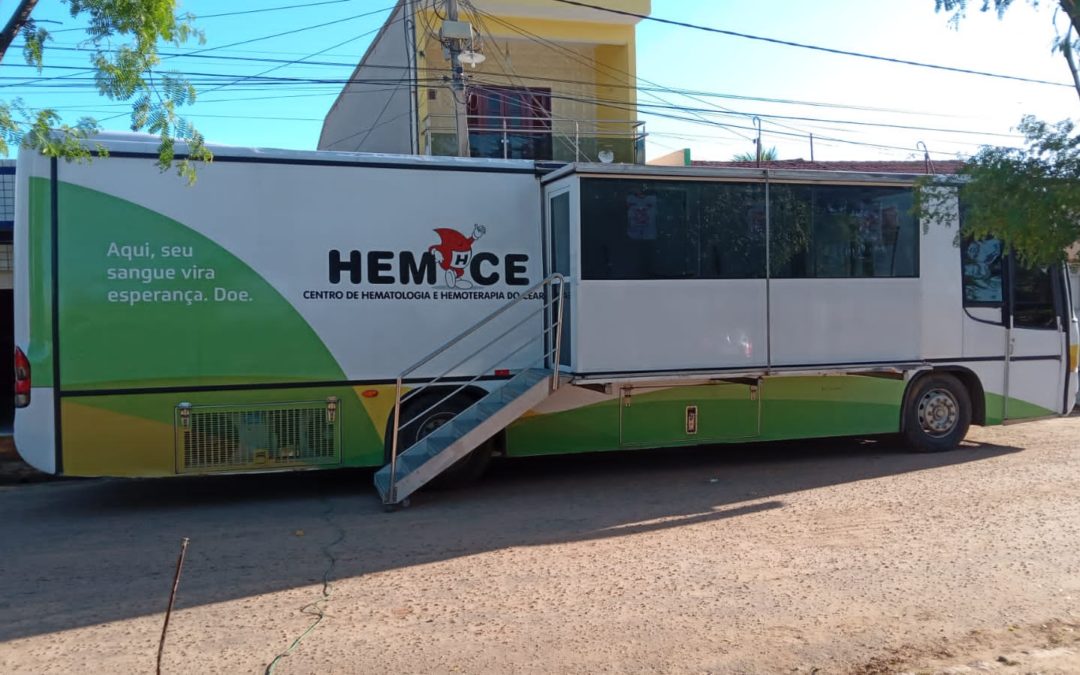 Moradores do distrito de Alencar doam sangue em ônibus de coleta itinerante