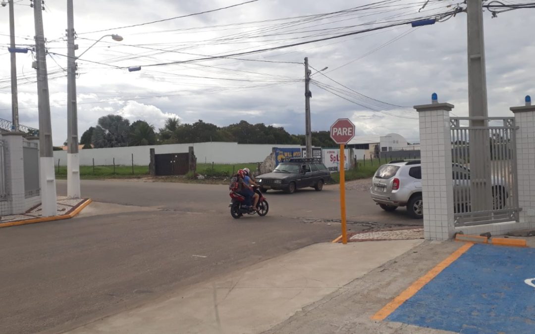 Usuários pedem sinalização na Avenida dos Quixelôs em trecho ‘campeão de acidentes’