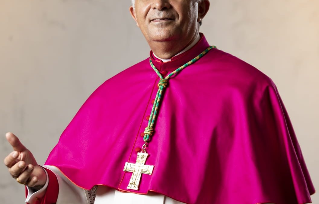 Dom Geraldo Freire, quinto bispo da Diocese de Iguatu, toma posse hoje