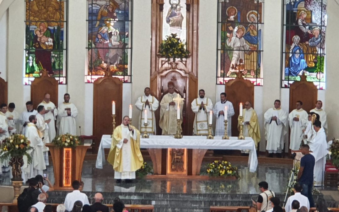 Católicos comemoram 16 anos da Catedral de São José