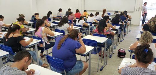 Monitores da Educação Inclusiva estão sem receber salários