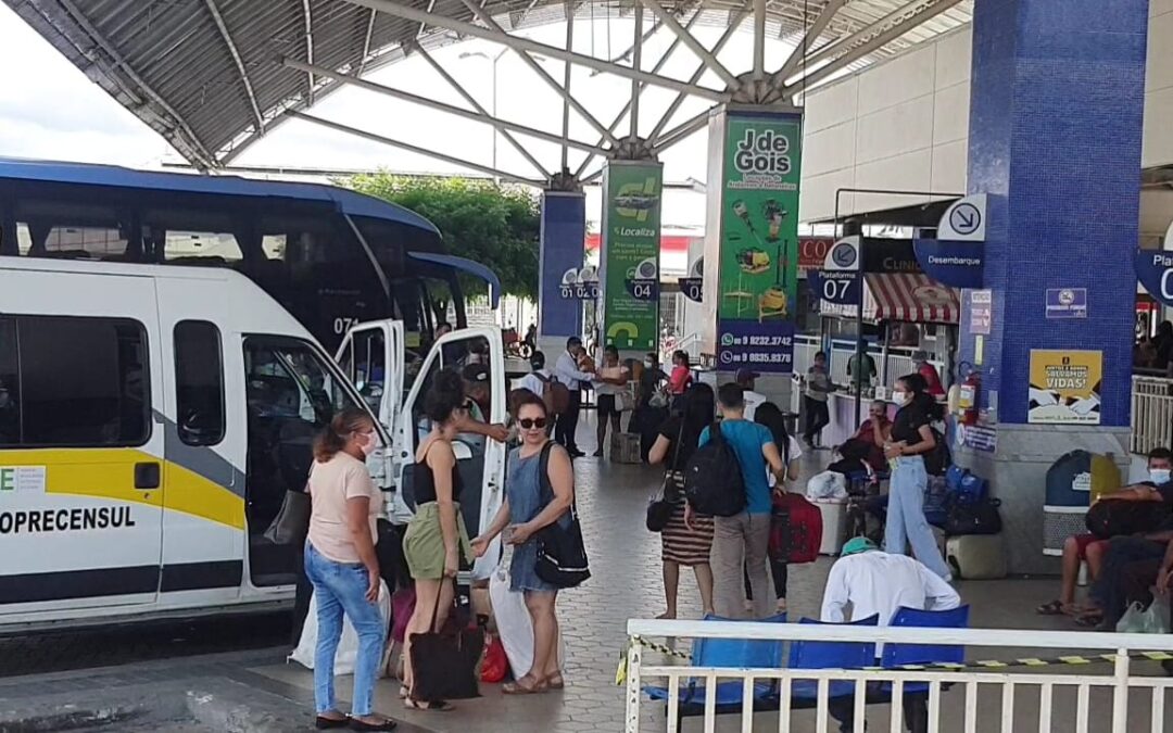 Rodoviária registra movimentação intensa na véspera de Natal