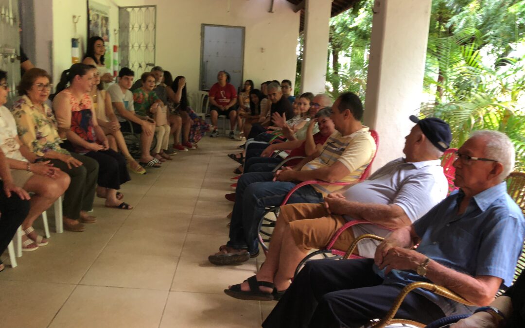 Descendentes do casal Juvenal e Arlinda Nogueira visitam Casa Lar da APAE