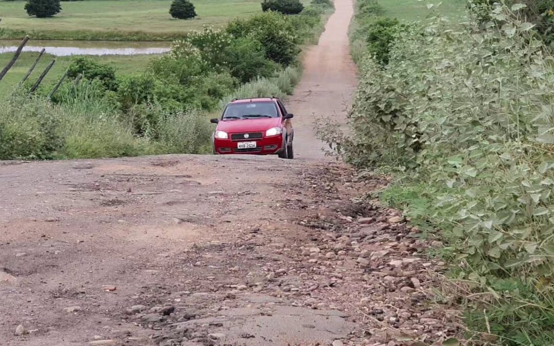 Chuvas agravam as péssimas condições de tráfego da estrada do Baú